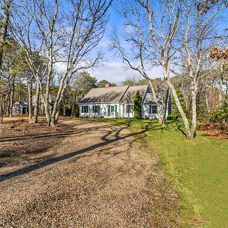 The Burkeshire Manor - Charming Family Home Oak Bluffs Exterior photo