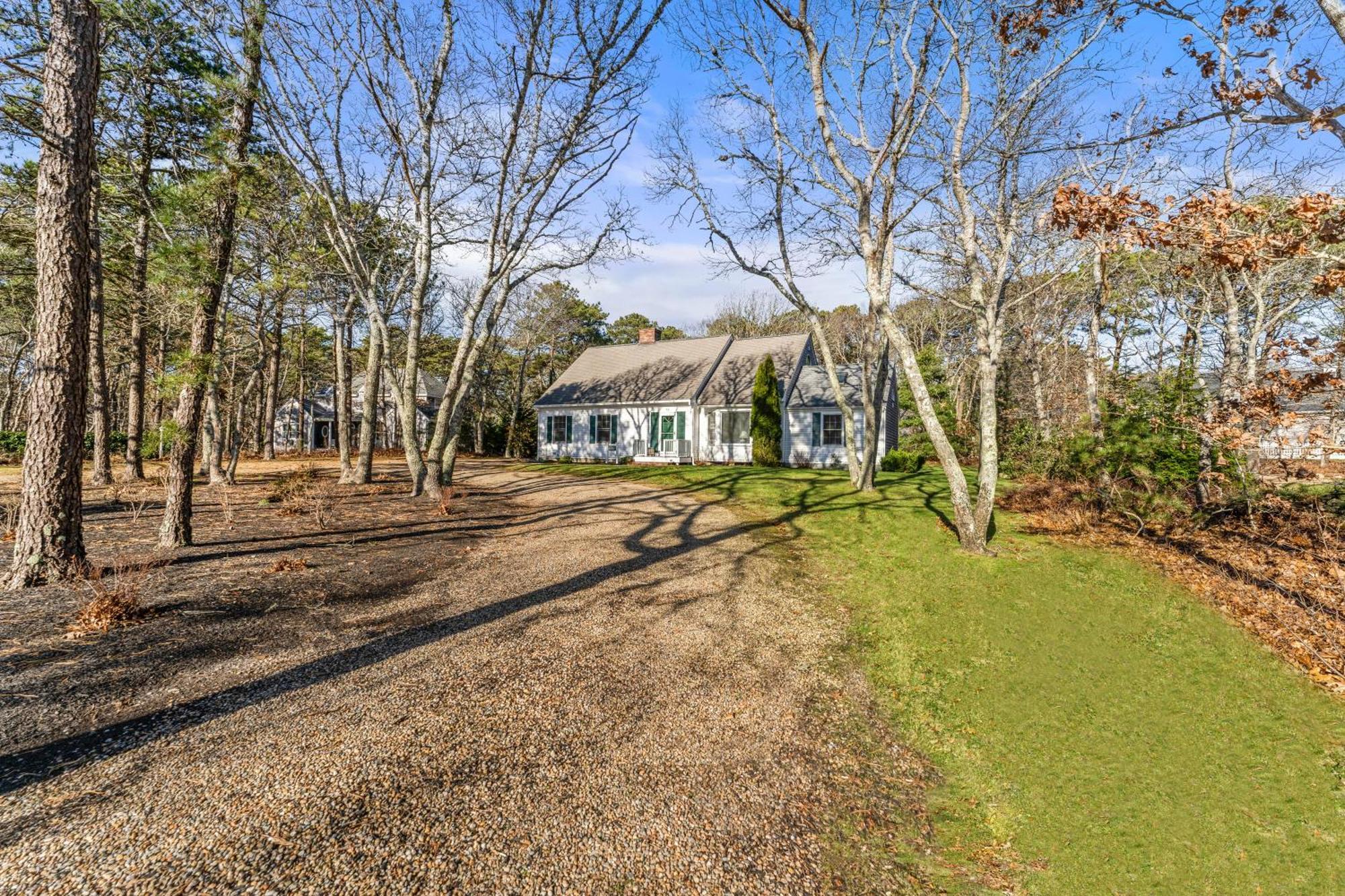 The Burkeshire Manor - Charming Family Home Oak Bluffs Exterior photo