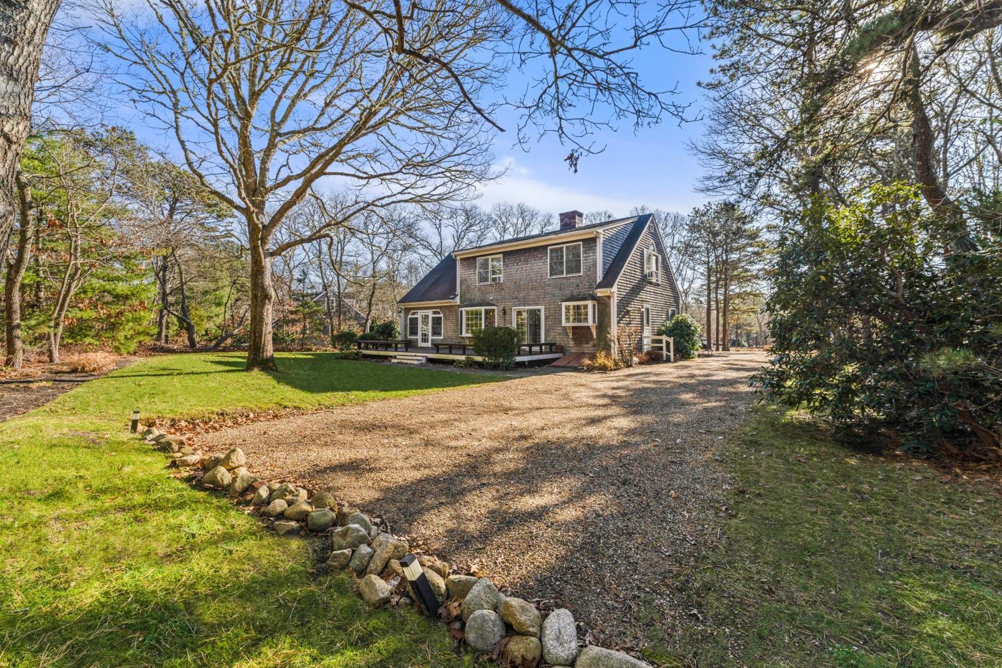 The Burkeshire Manor - Charming Family Home Oak Bluffs Exterior photo