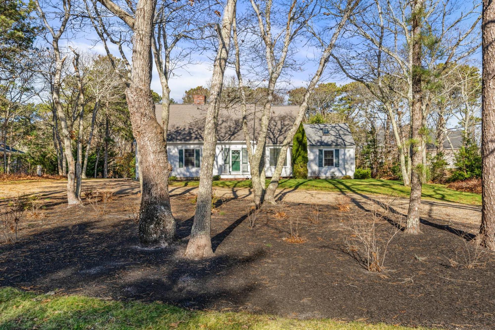 The Burkeshire Manor - Charming Family Home Oak Bluffs Exterior photo