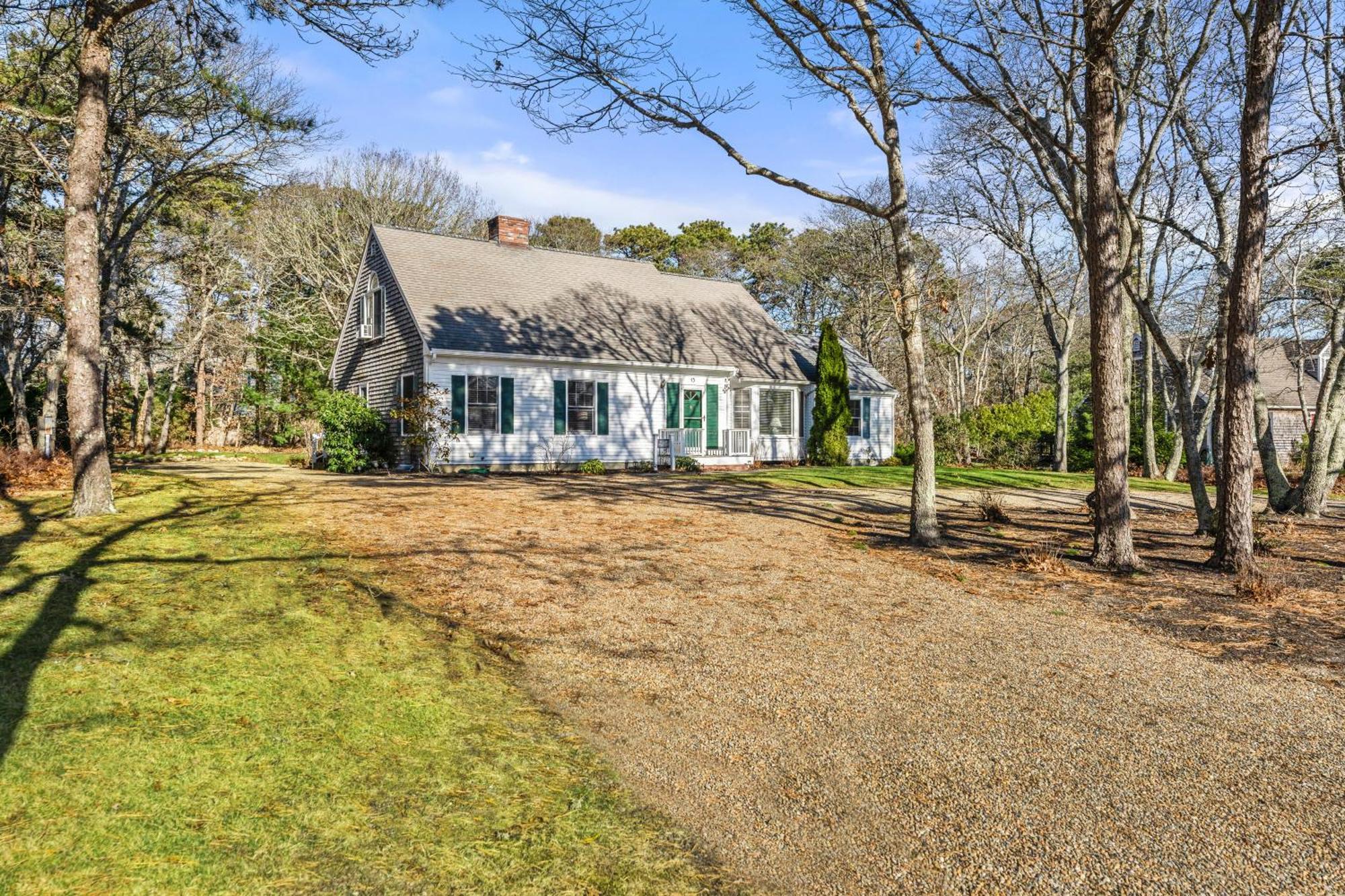 The Burkeshire Manor - Charming Family Home Oak Bluffs Exterior photo