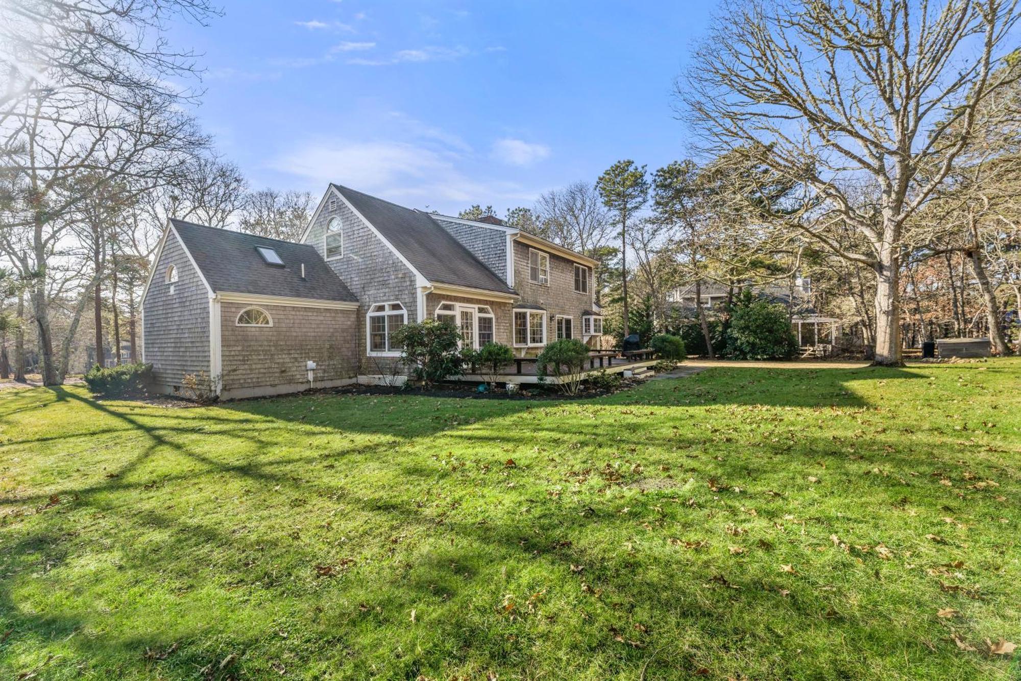 The Burkeshire Manor - Charming Family Home Oak Bluffs Exterior photo