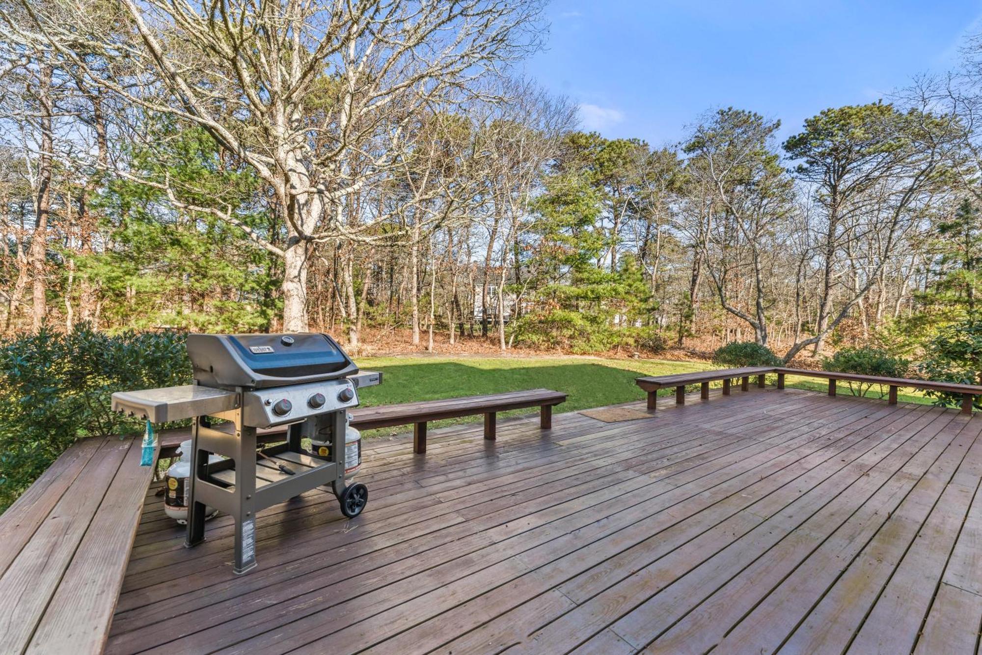 The Burkeshire Manor - Charming Family Home Oak Bluffs Exterior photo