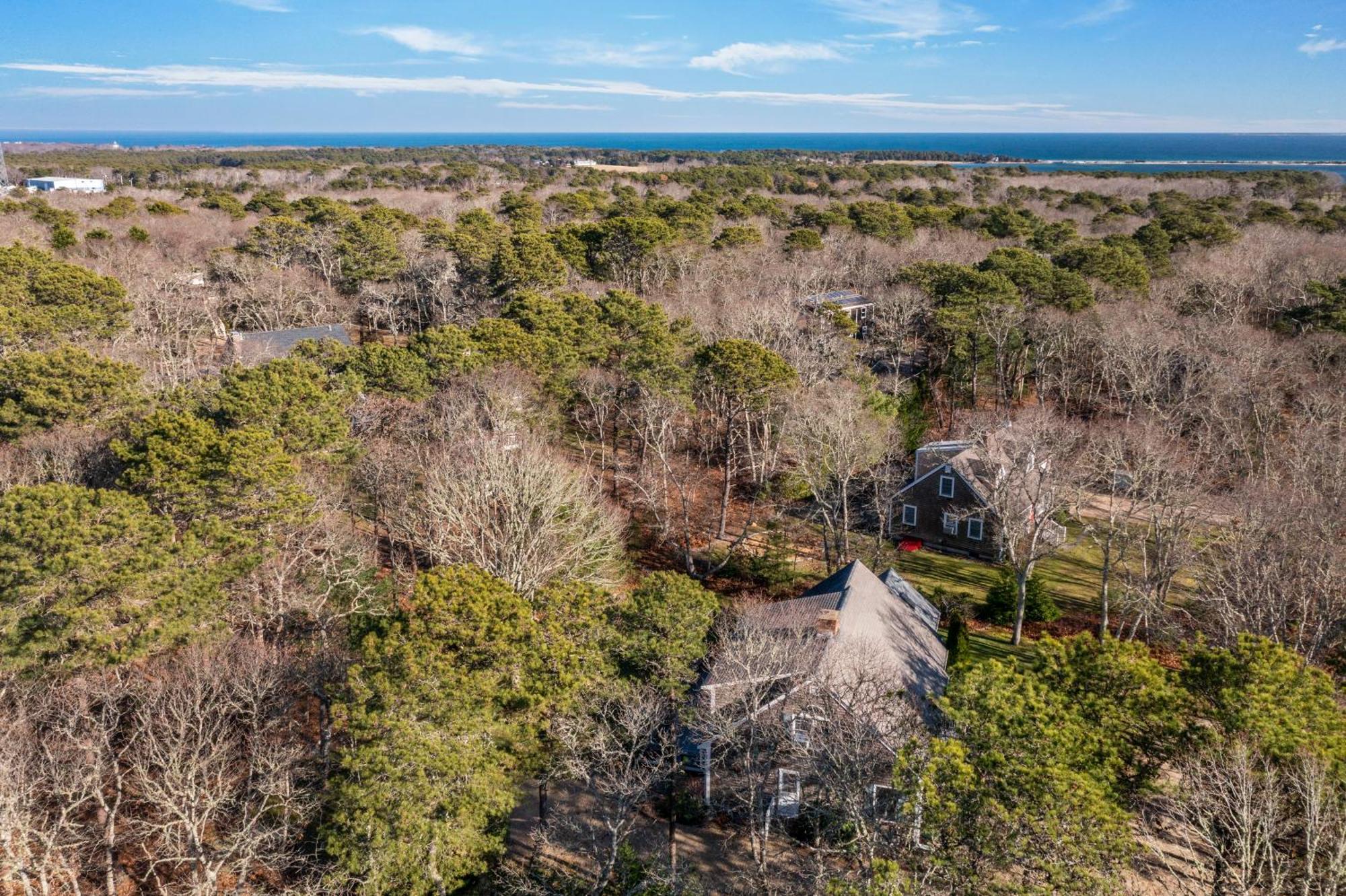 The Burkeshire Manor - Charming Family Home Oak Bluffs Exterior photo